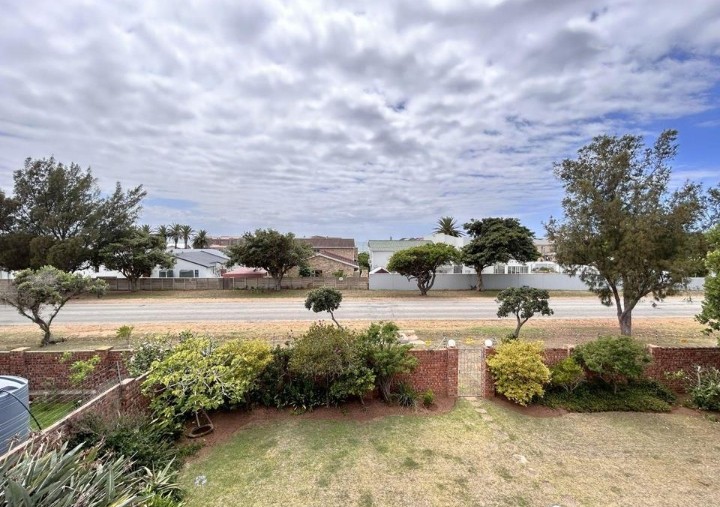 4 Bedroom Property for Sale in Wavecrest Eastern Cape